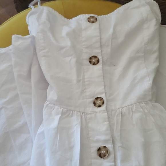 Ladies white Dress - Picture 4 of 4